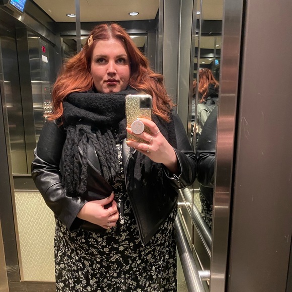 Meet your Posher, Kait - Picture 1 of 1